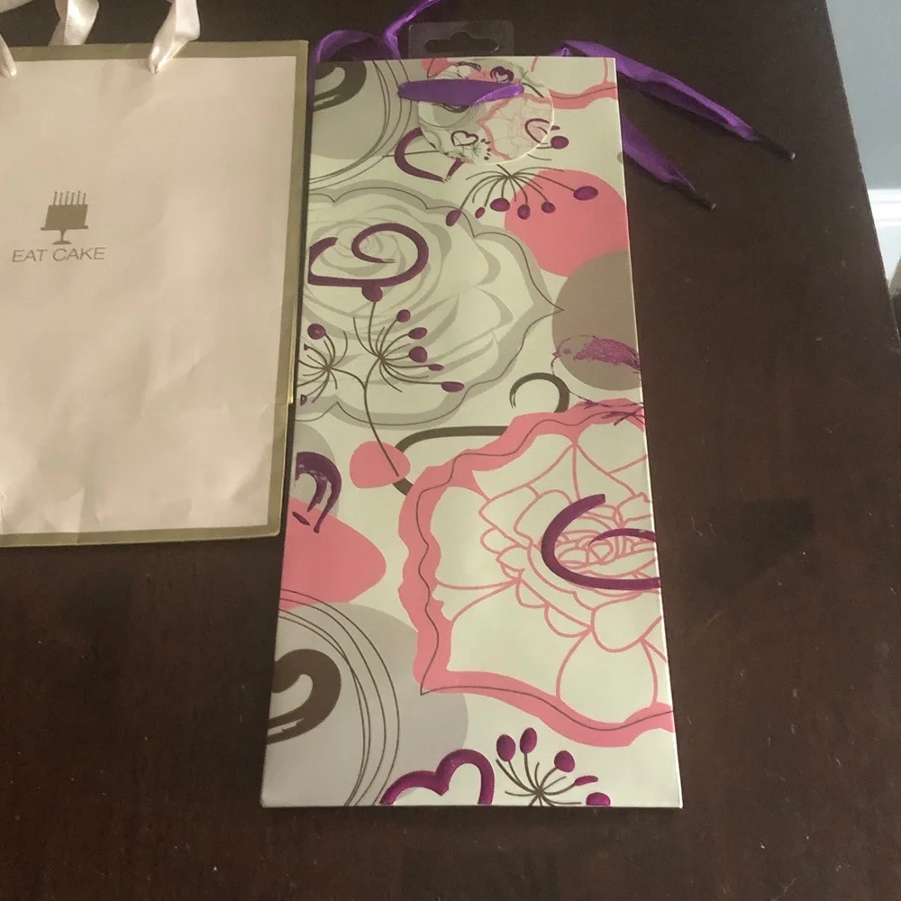 🛍️ Floral Heart & Cream Gift Bag Set